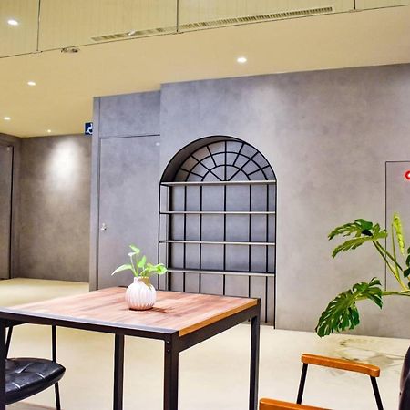 Talmud Business Hotel - Zhongshan Taichung Bagian luar foto