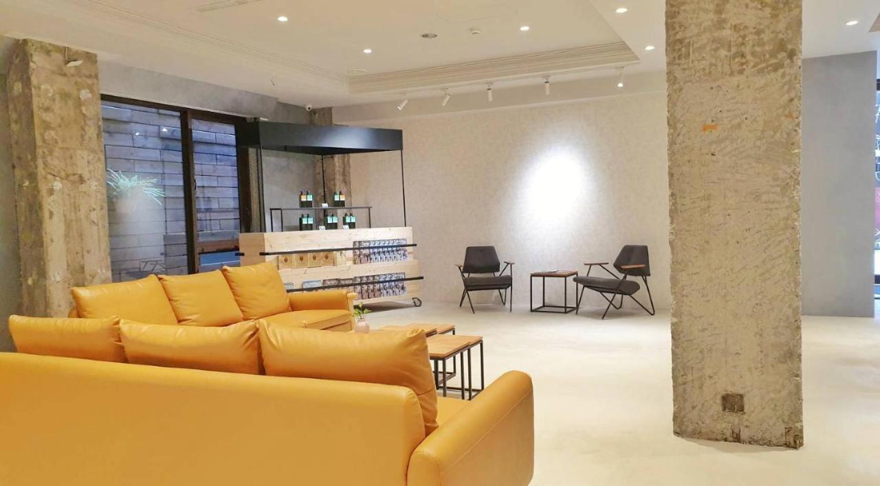 Talmud Business Hotel - Zhongshan Taichung Bagian luar foto