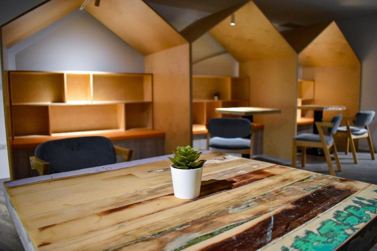 Talmud Business Hotel - Zhongshan Taichung Bagian luar foto