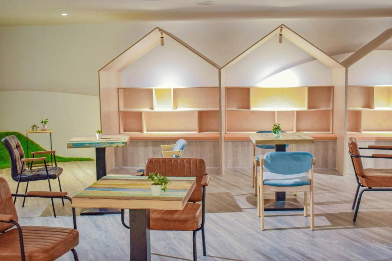 Talmud Business Hotel - Zhongshan Taichung Bagian luar foto