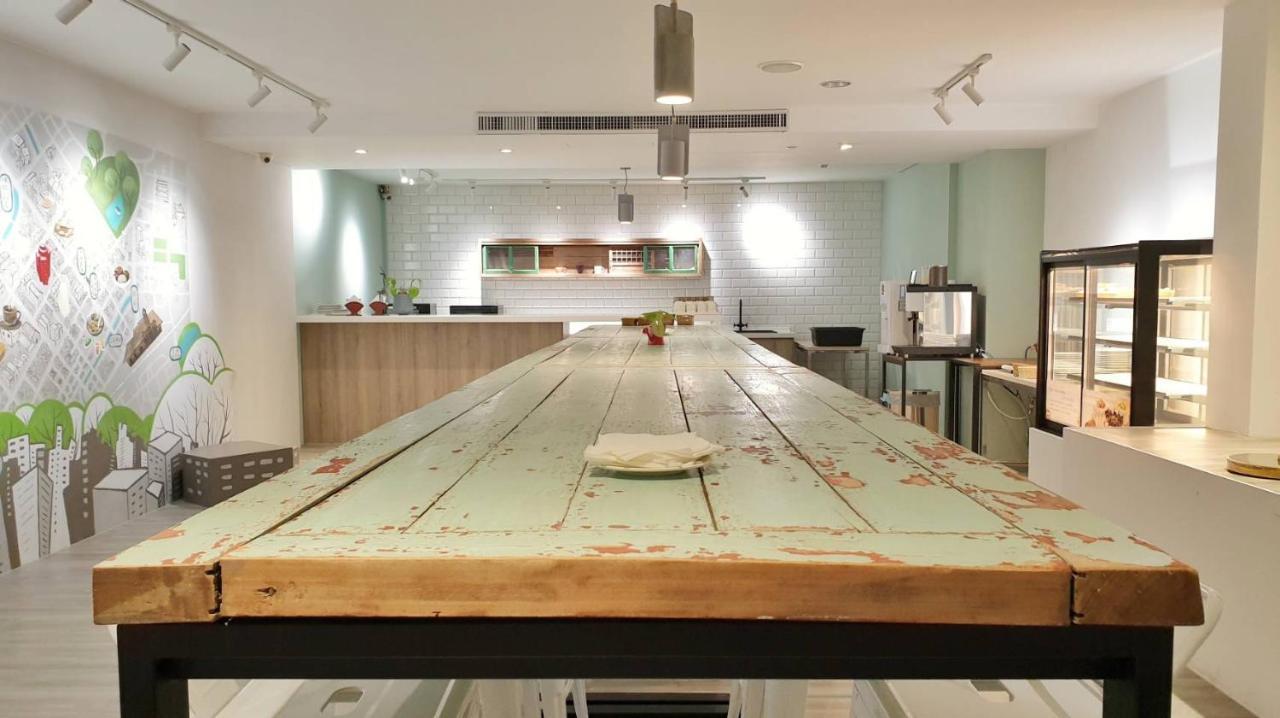 Talmud Business Hotel - Zhongshan Taichung Bagian luar foto