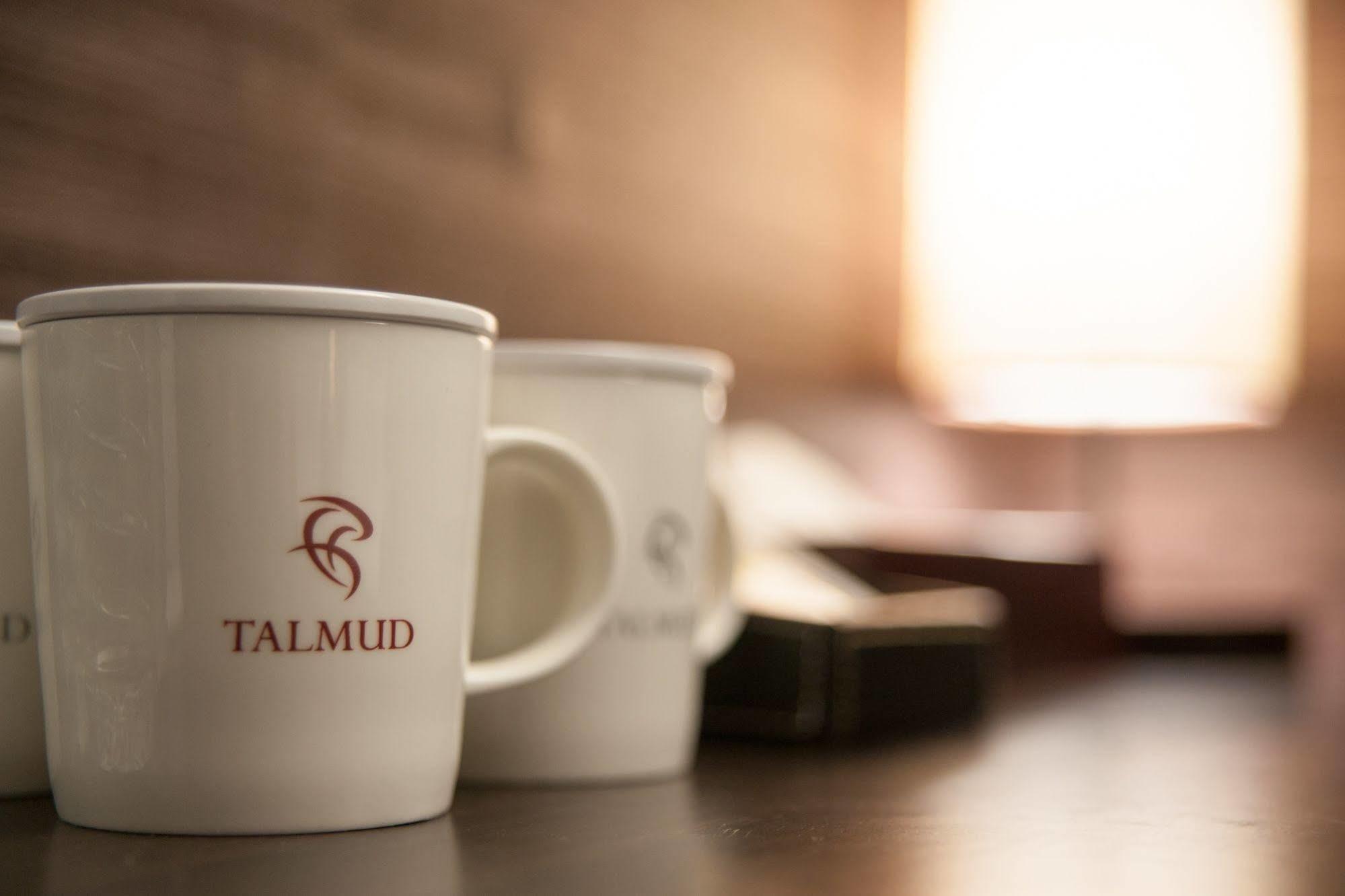 Talmud Business Hotel - Zhongshan Taichung Bagian luar foto