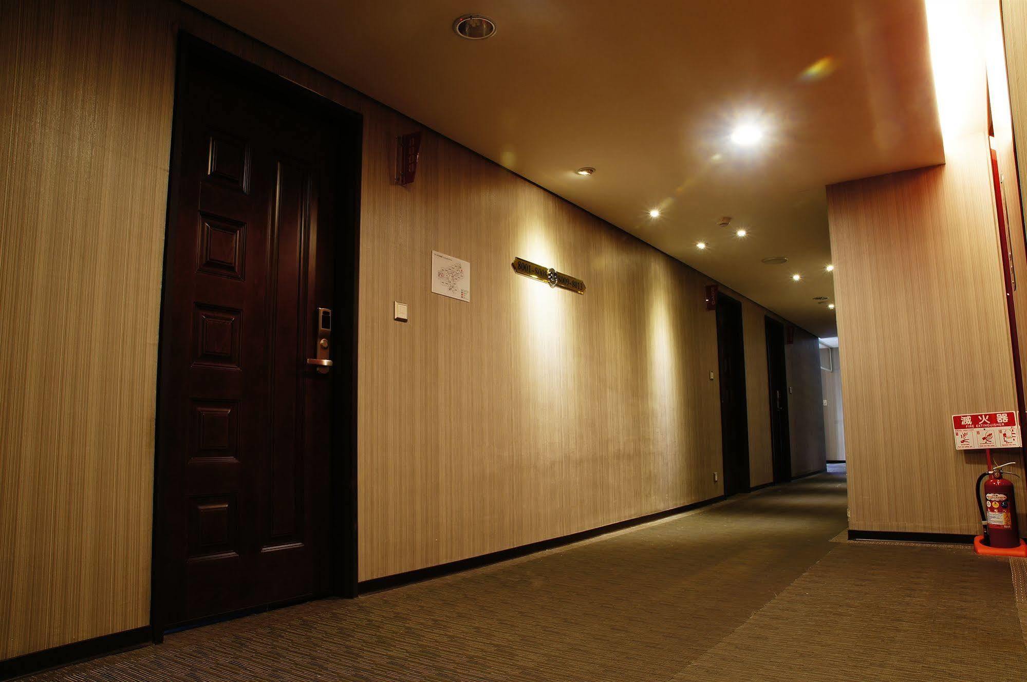 Talmud Business Hotel - Zhongshan Taichung Bagian luar foto