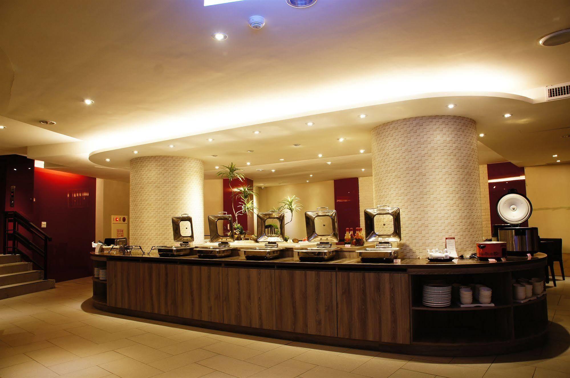 Talmud Business Hotel - Zhongshan Taichung Bagian luar foto