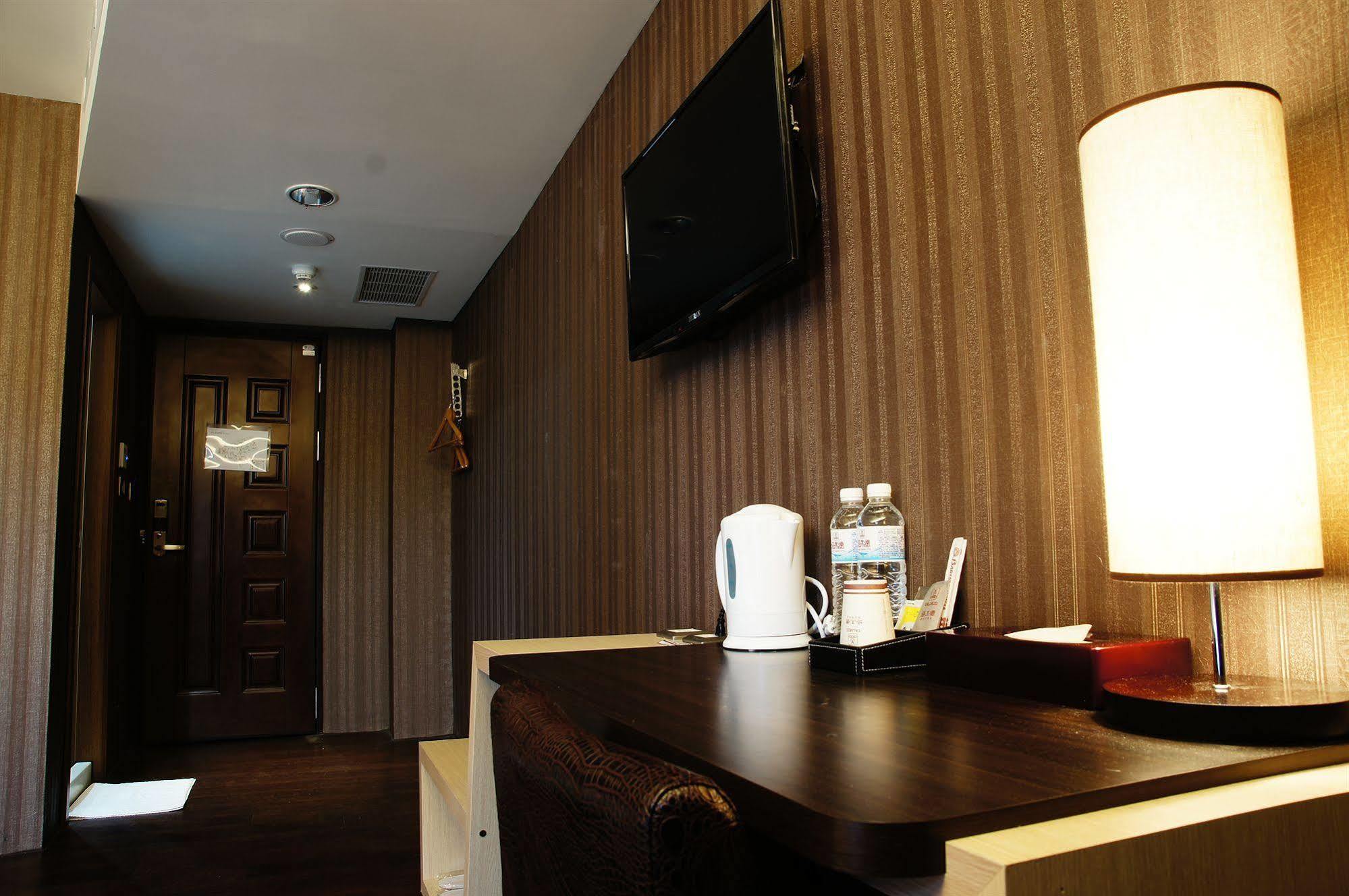 Talmud Business Hotel - Zhongshan Taichung Bagian luar foto